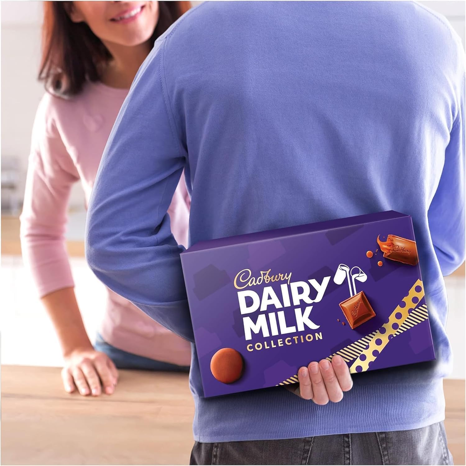 Cadbury Dairy Milk Big Night In Deluxe Hamper, Includes 10 Assorted Chocolate Bars and Bags, The Perfect Valentines Day Gift, 836 g (Pack of 1)