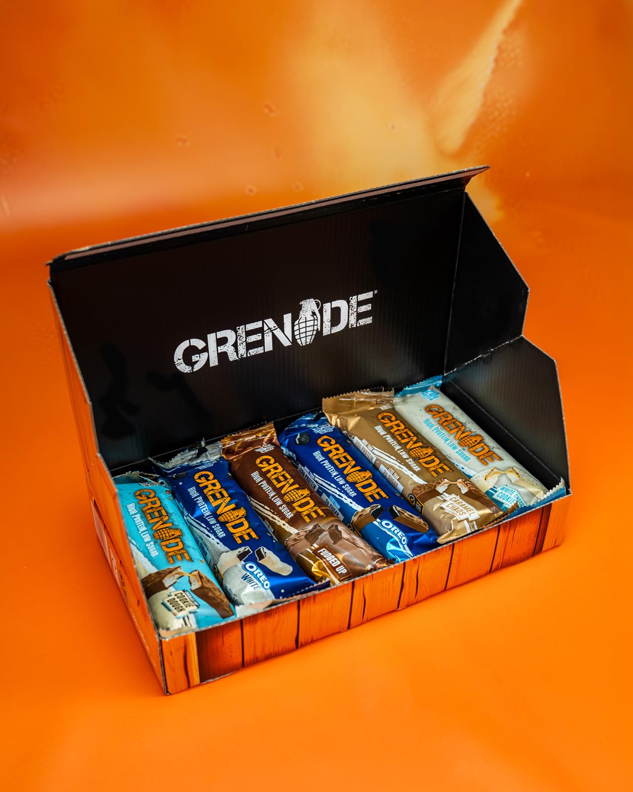 Grenade OREO White High Protein, Low Sugar Bars, 12 x 60 g – 21 g Protein per Snack Bar with Crunchy OREO Pieces & White Chocolate Coating