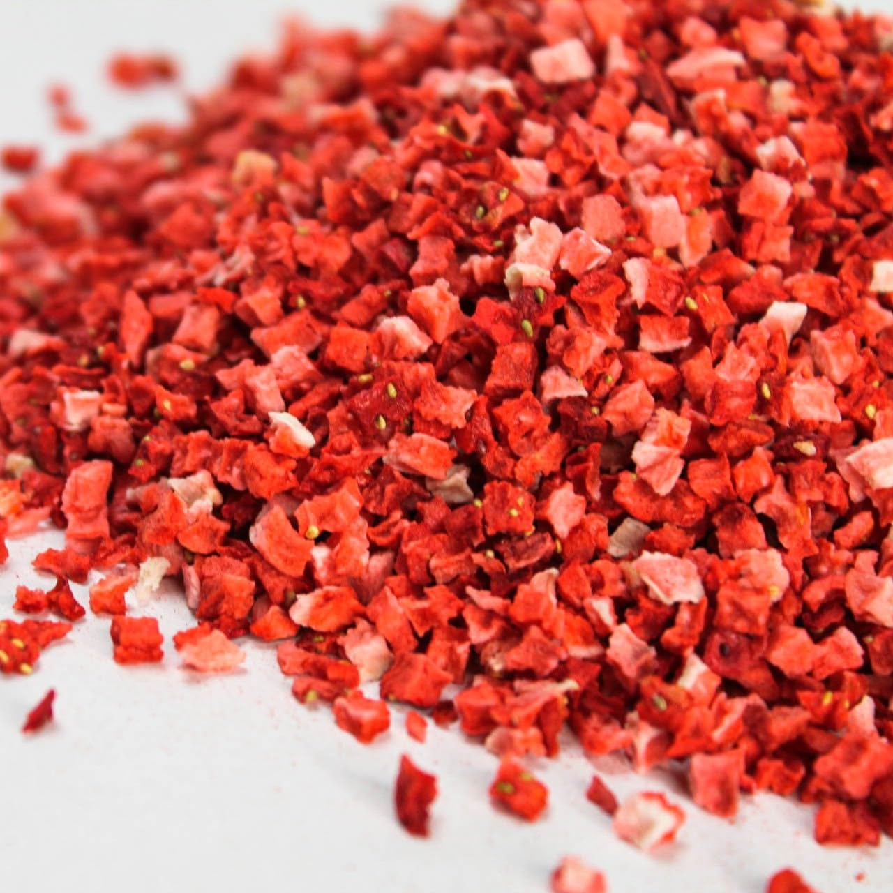 Freeze Dried Strawberry Pieces 100g - Premium Freeze-Dried Fruit Bits - 100% Natural, No Added Sugar or Preservatives Raw Dry Strawberries for Baking, Cake Decoration, Porridge Oat, Ice Cream Toppings