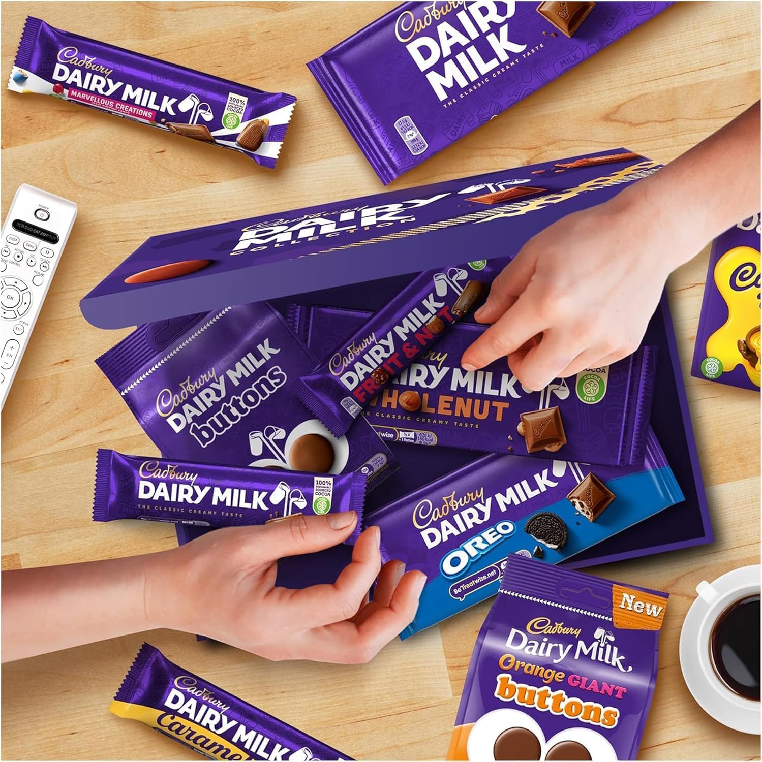 Cadbury Dairy Milk Big Night In Deluxe Hamper, Includes 10 Assorted Chocolate Bars and Bags, The Perfect Valentines Day Gift, 836 g (Pack of 1)